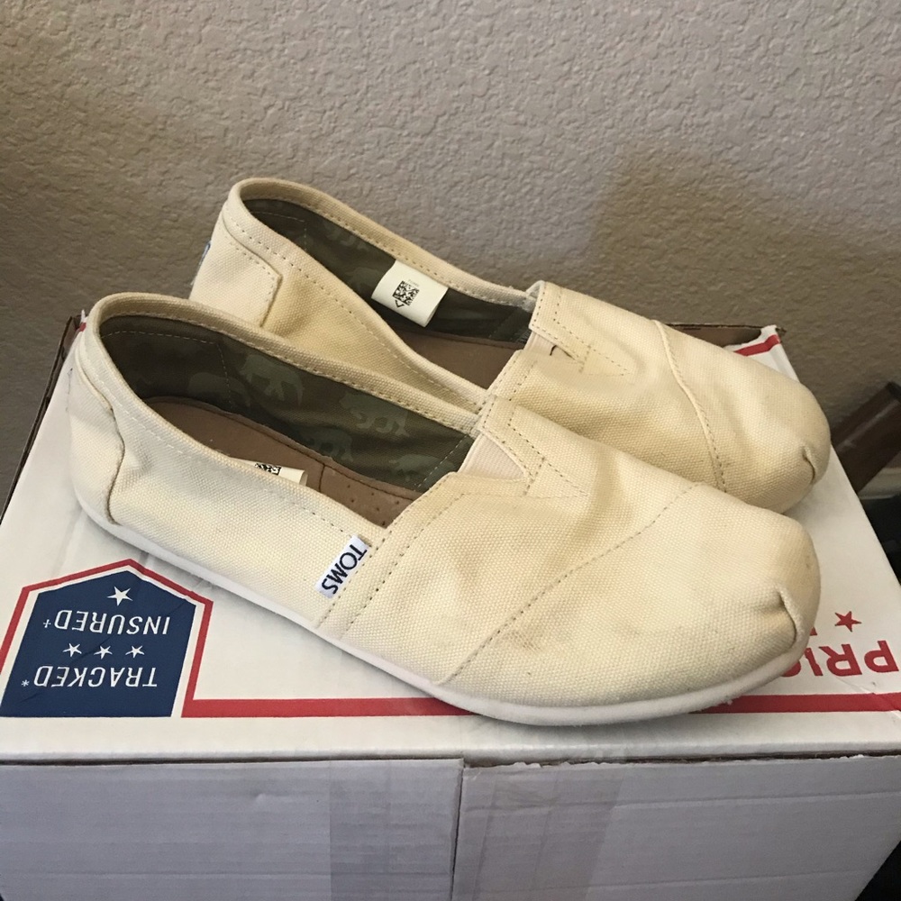 Toms off white or cream women’s 8